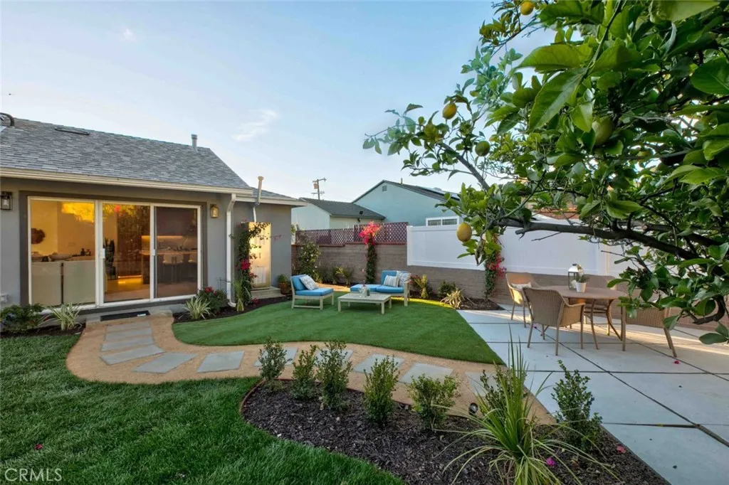 8372 Outland View Drive, Sun Valley, California 91352 home-pic-47
