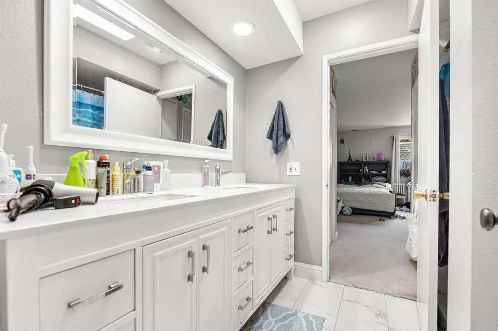 2537 Navarra Drive 9-b, Carlsbad, California 92009 home-pic-16