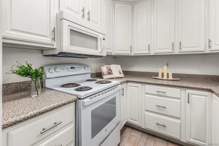 7779 Camino Glorita, San Diego, California 92122