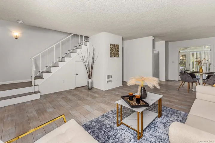 7779 Camino Glorita, San Diego, California 92122