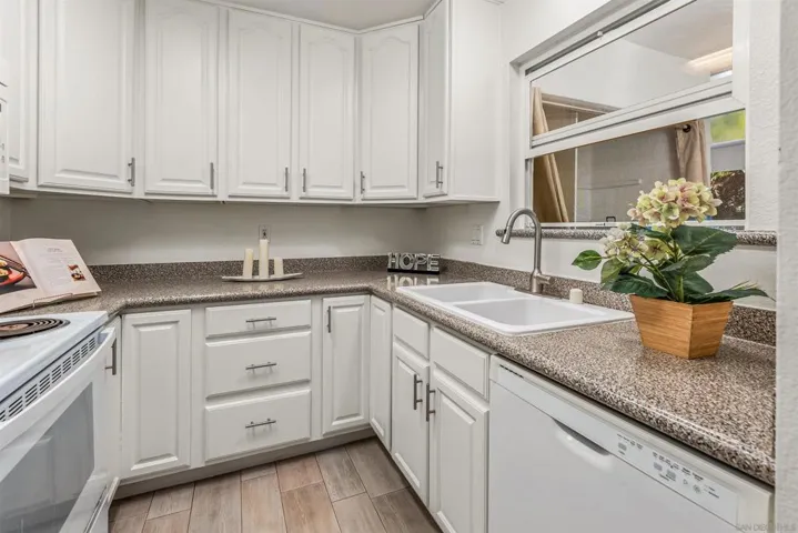 7779 Camino Glorita, San Diego, California 92122