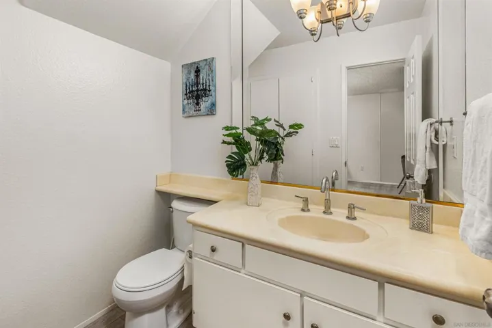 7779 Camino Glorita, San Diego, California 92122