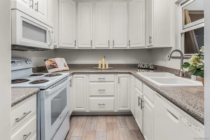 7779 Camino Glorita, San Diego, California 92122