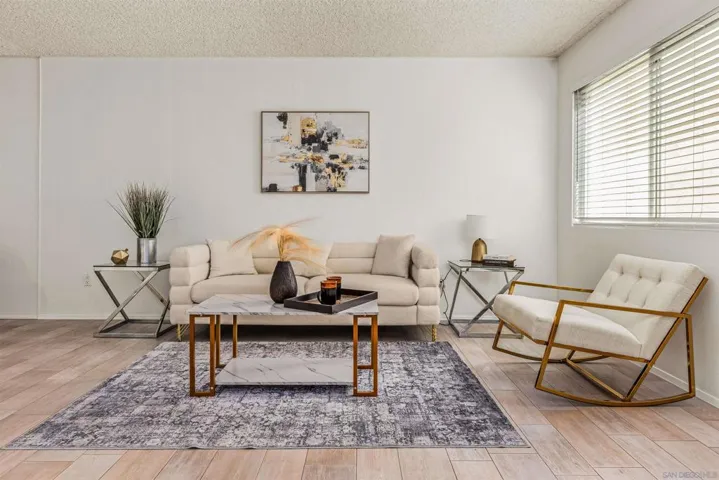 7779 Camino Glorita, San Diego, California 92122