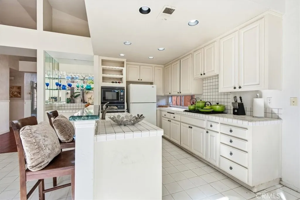 1672 Olympus Loop, Vista, California 92081 home-pic-18