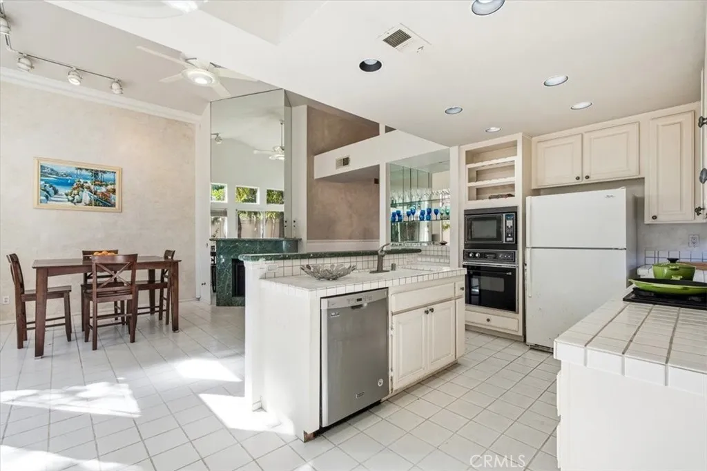 1672 Olympus Loop, Vista, California 92081 home-pic-17