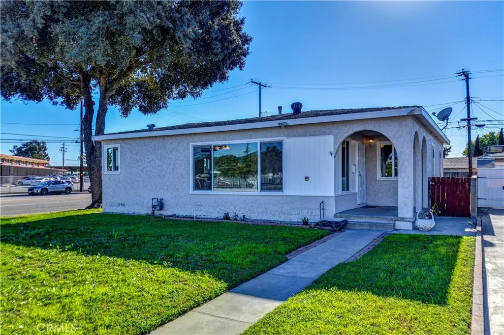 10722 Rose Hedge Drive, Whittier, California 90606 home-pic-1