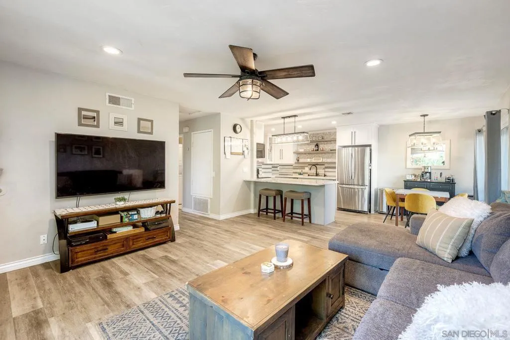 8930 Fletcher Valley Dr, Santee, California 92071 home-pic-3