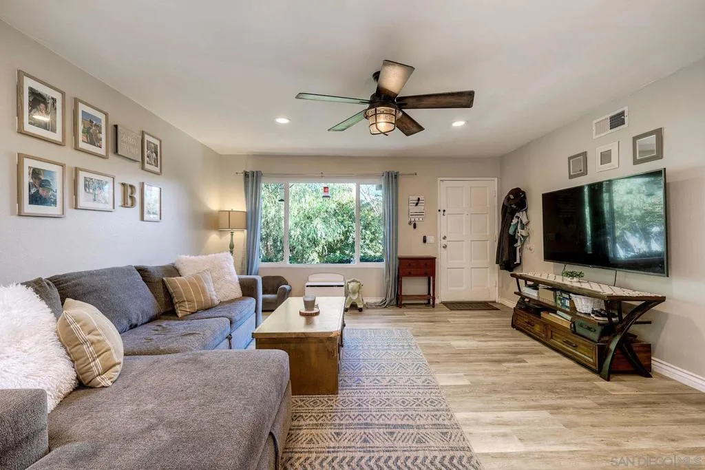 8930 Fletcher Valley Dr, Santee, California 92071 home-pic-4