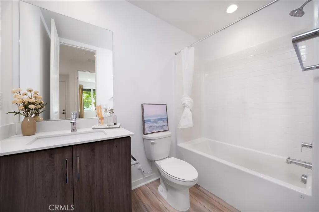 211 Baluster, Irvine, California 92618 home-pic-4
