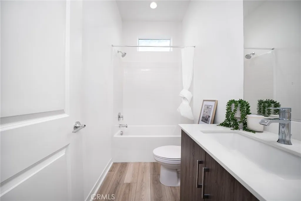 211 Baluster, Irvine, California 92618 home-pic-7