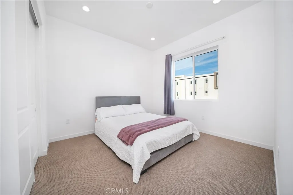 211 Baluster, Irvine, California 92618 home-pic-6