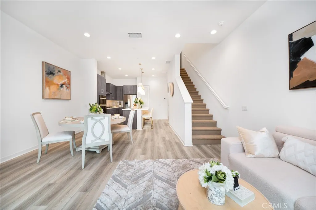 211 Baluster, Irvine, California 92618 home-pic-10