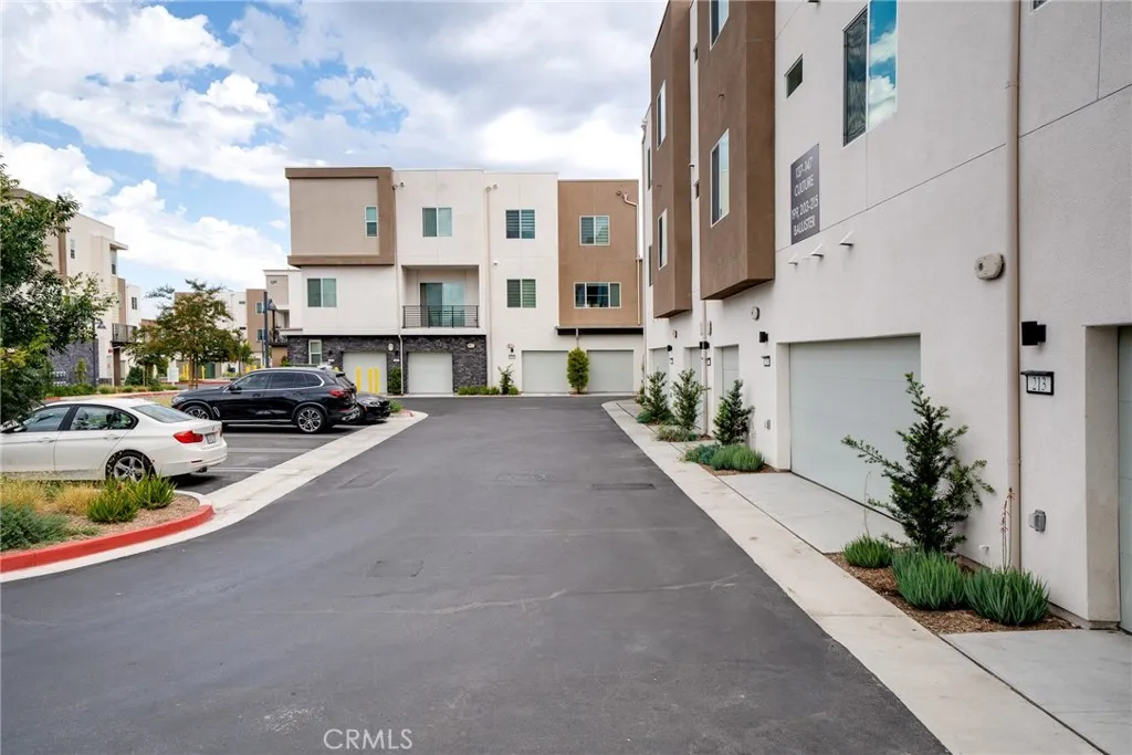 211 Baluster, Irvine, California 92618 home-pic-21