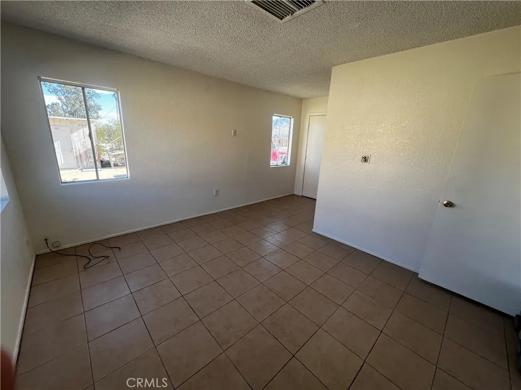 6565 Morongo, 29 Palms, California 92277 home-pic-9