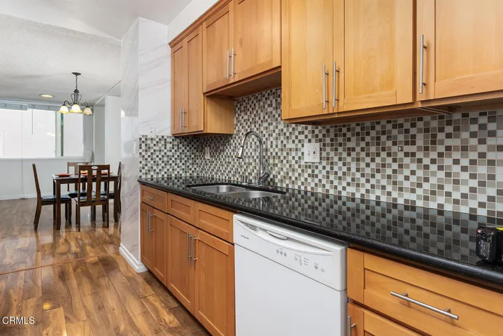 540 Kelton Ave #201 012-mls