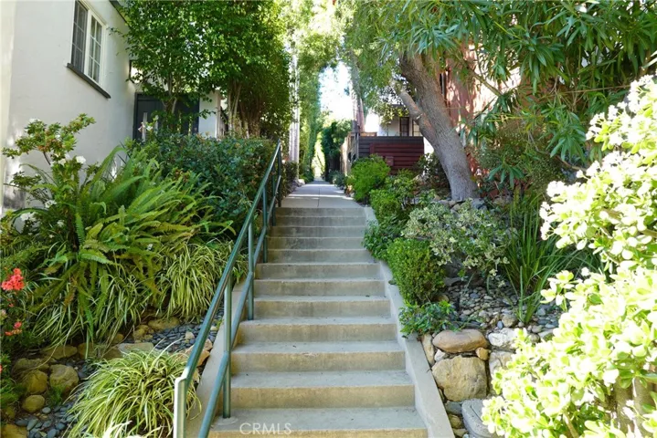 COMMUNITY STEPS IN ALTA LOMA TERRACE