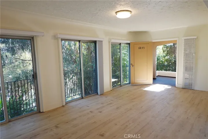 LIVING ROOM OTHER VIEW