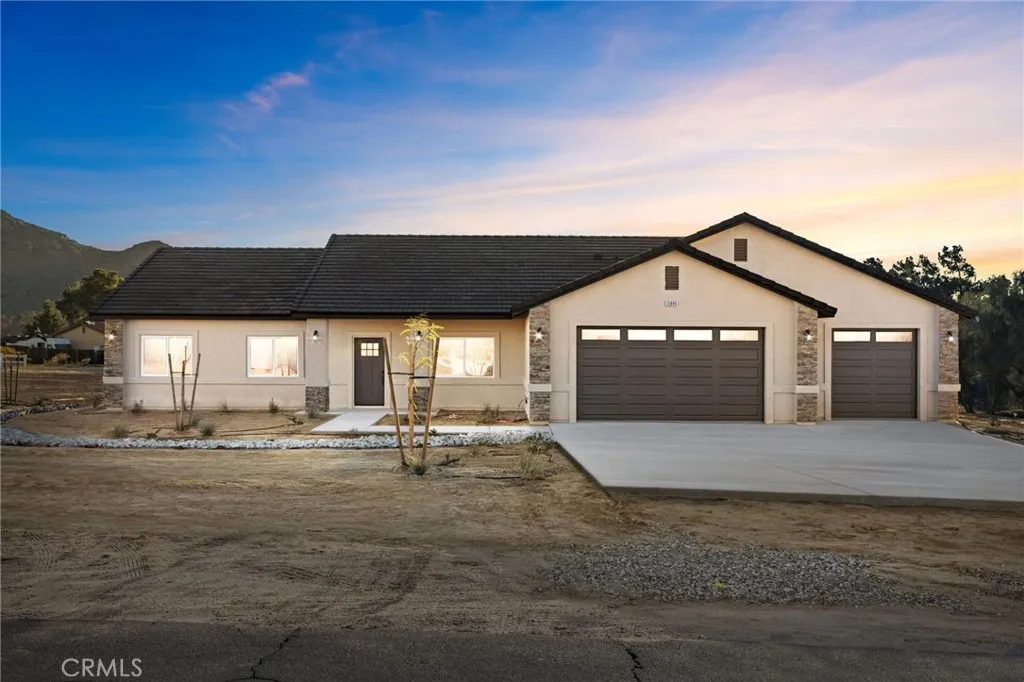 15995 Venango Road, Apple Valley, California 92307 home-pic-1