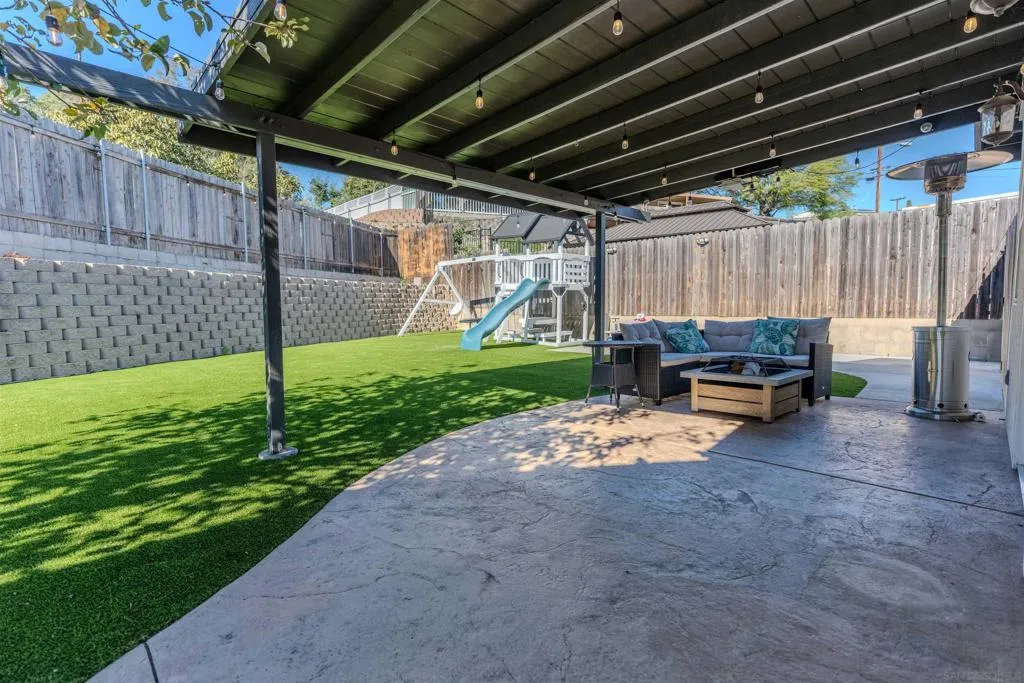 6418 Hayward Way, San Diego, California 92139 home-pic-11