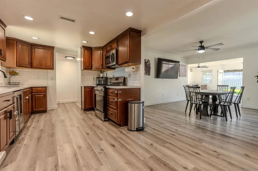 6418 Hayward Way, San Diego, California 92139 home-pic-1