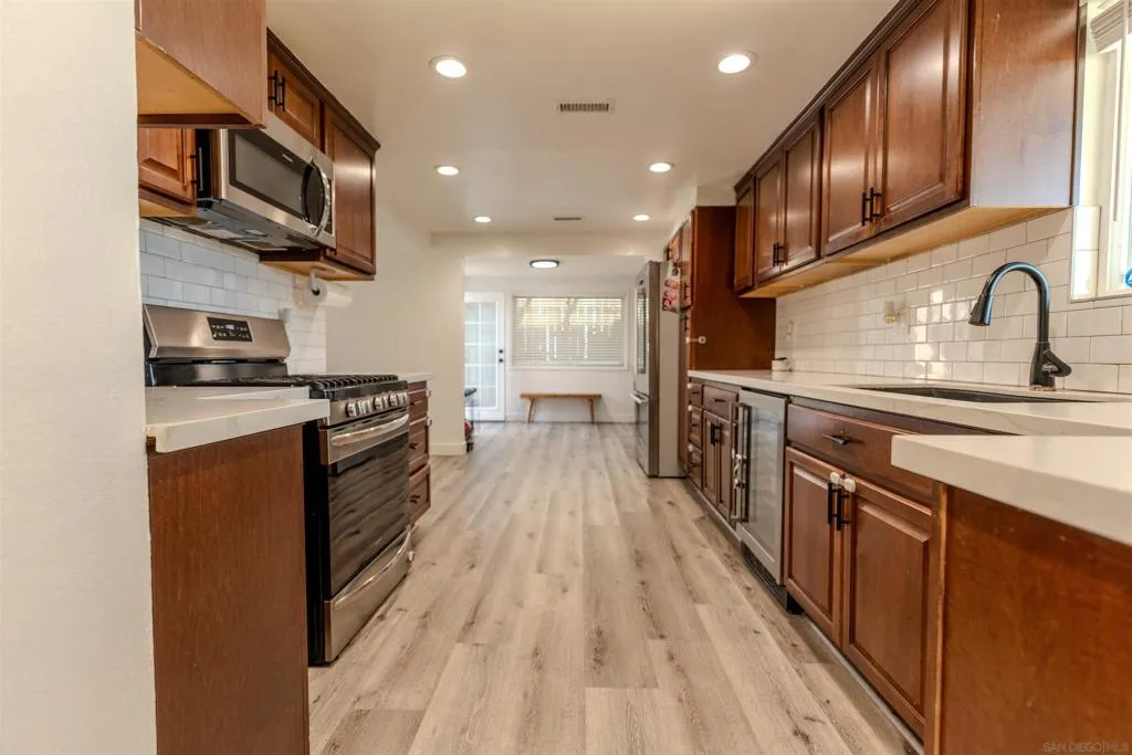 6418 Hayward Way, San Diego, California 92139 home-pic-6