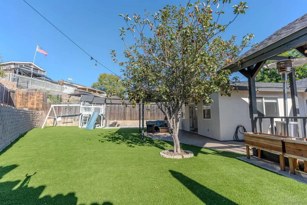 6418 Hayward Way, San Diego, California 92139 home-pic-9