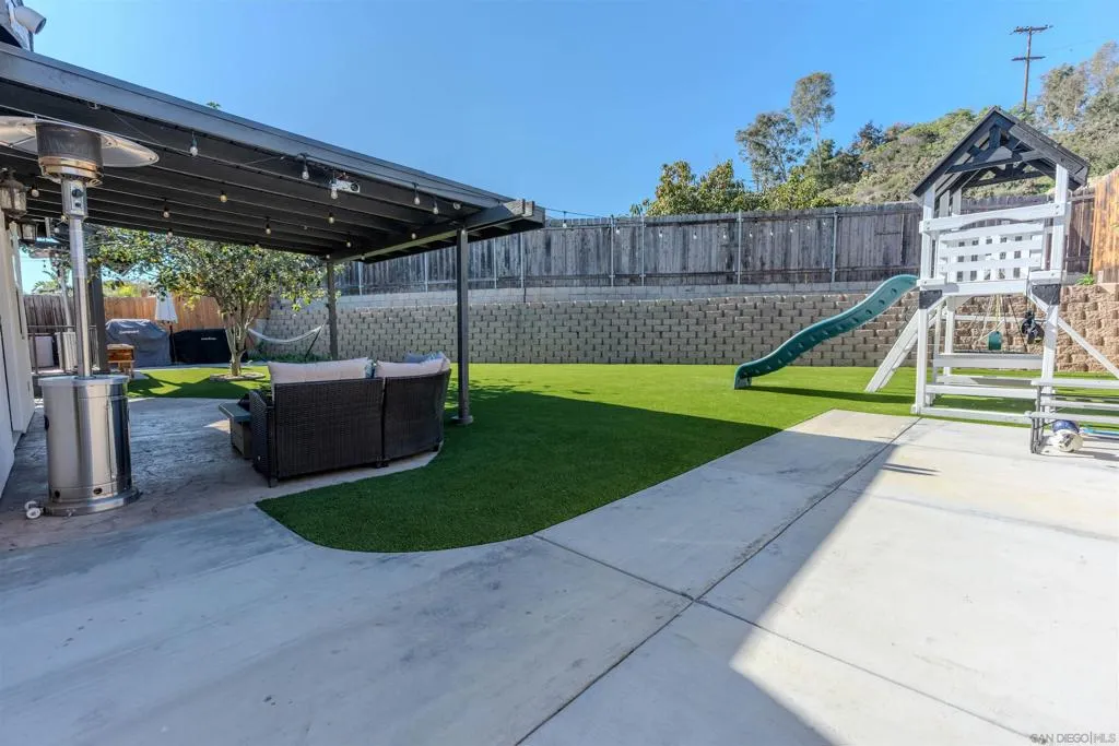 6418 Hayward Way, San Diego, California 92139 home-pic-12