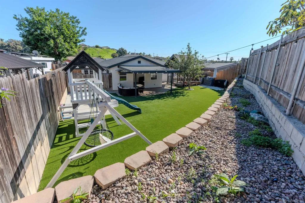 6418 Hayward Way, San Diego, California 92139 home-pic-15