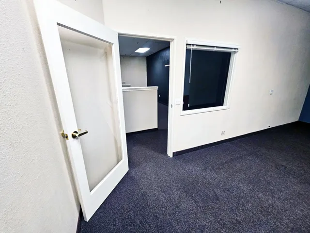 A3.3 Large Office showing Bullpen