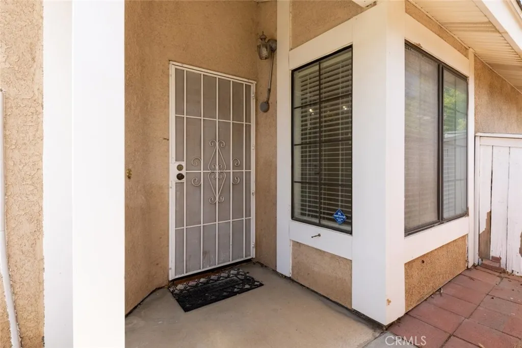 16880 Glennaire Avenue, Victorville, California 92395 home-pic-3