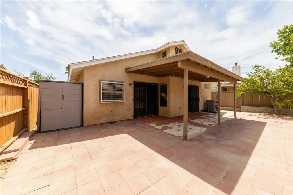 16880 Glennaire Avenue, Victorville, California 92395 home-pic-24
