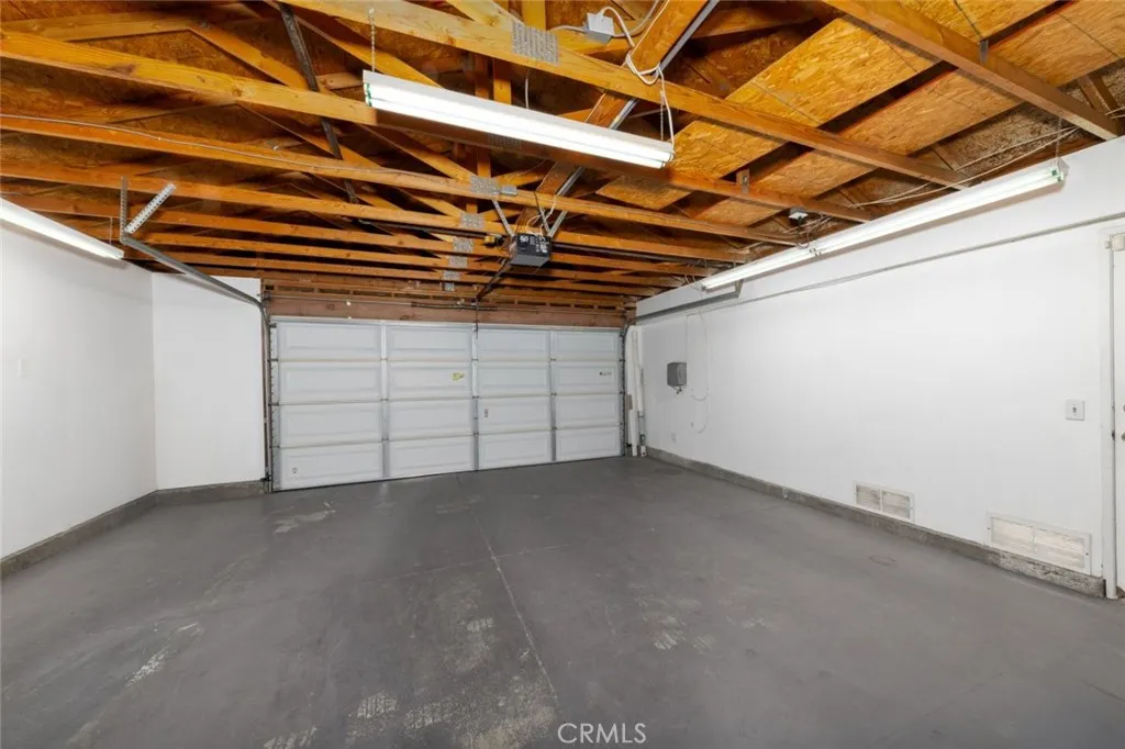 16880 Glennaire Avenue, Victorville, California 92395 home-pic-28