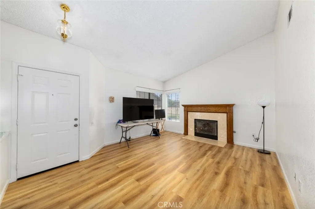 16880 Glennaire Avenue, Victorville, California 92395 home-pic-4