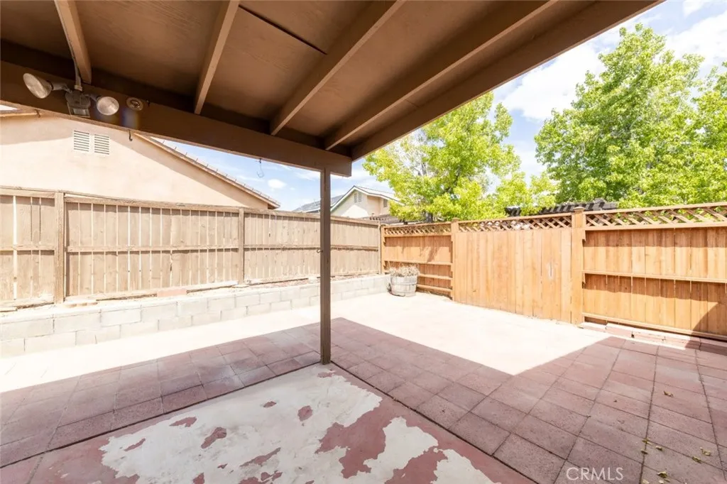 16880 Glennaire Avenue, Victorville, California 92395 home-pic-26