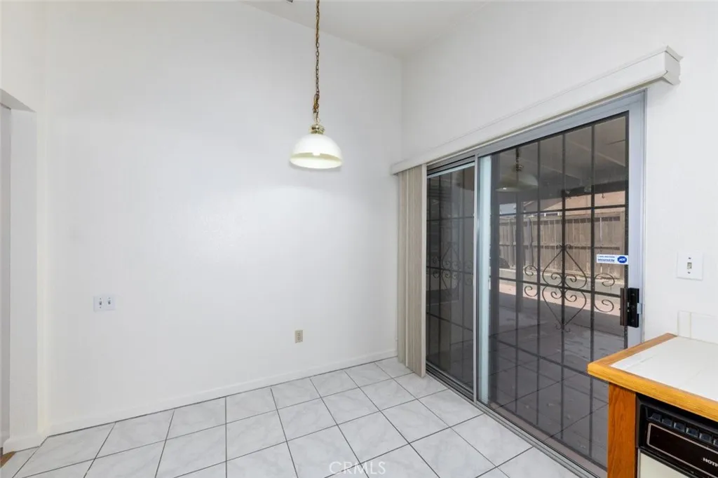 16880 Glennaire Avenue, Victorville, California 92395 home-pic-13