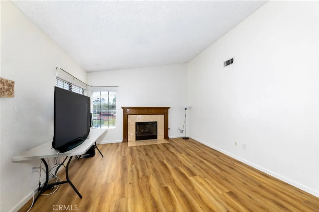 16880 Glennaire Avenue, Victorville, California 92395 home-pic-5