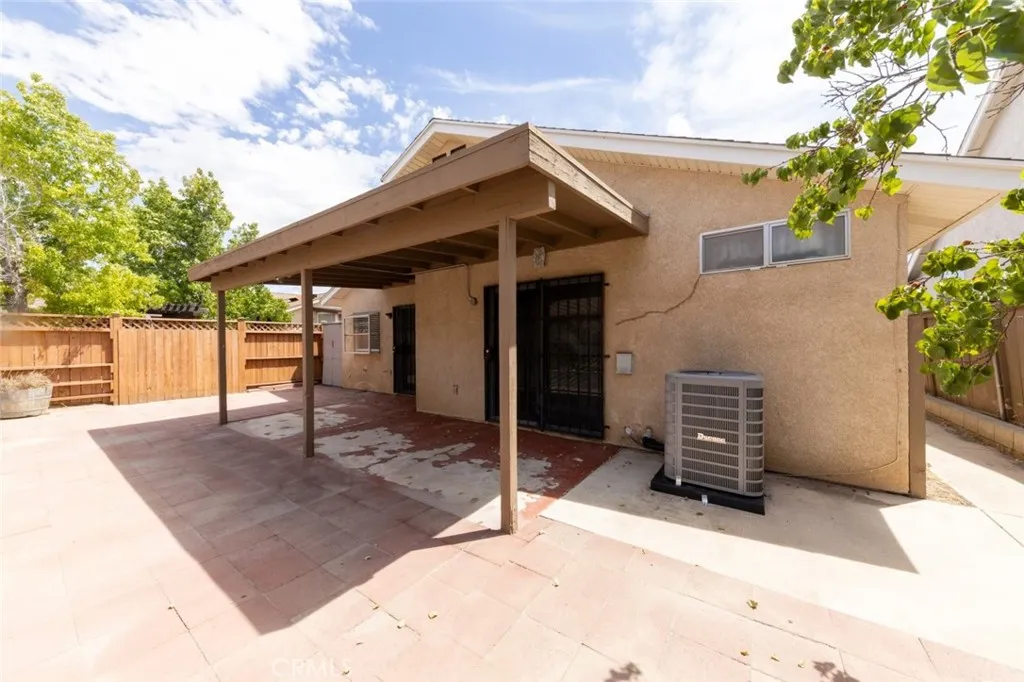 16880 Glennaire Avenue, Victorville, California 92395 home-pic-25