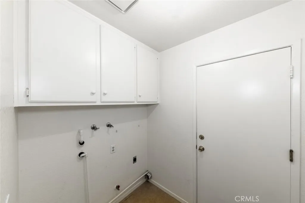 16880 Glennaire Avenue, Victorville, California 92395 home-pic-23