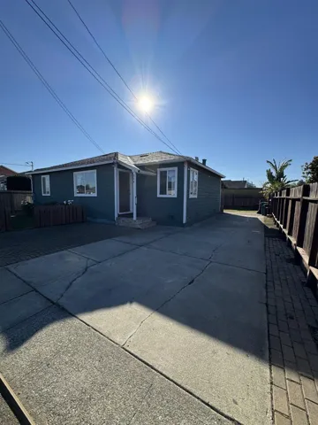 274 Tunis Rd, Oakland, California 94603