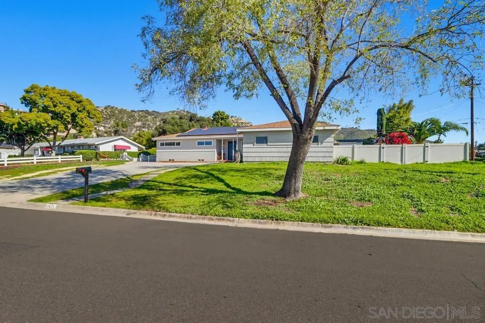 1421 Teton Dr, El Cajon, California 92021 home-pic-3
