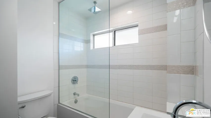 Guest Bathroom - Unit 202 - Qu