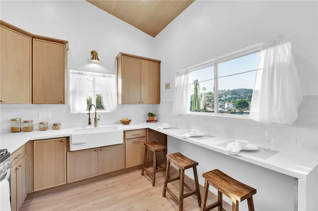 5160 Oakland, Los Angeles, California 90032 home-pic-20