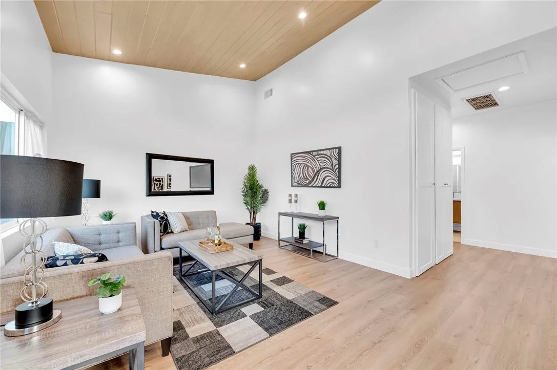 5160 Oakland, Los Angeles, California 90032 home-pic-12