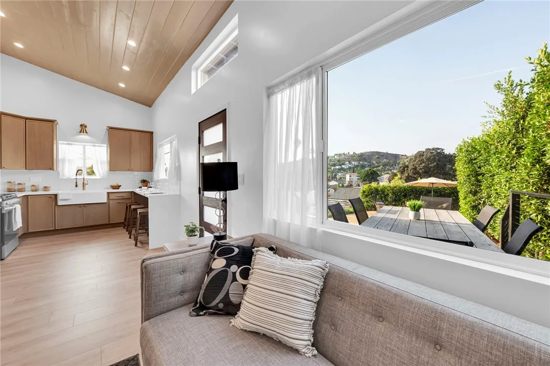 5160 Oakland, Los Angeles, California 90032 home-pic-16