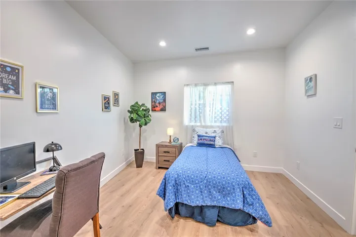 5160 Oakland, Los Angeles, California 90032