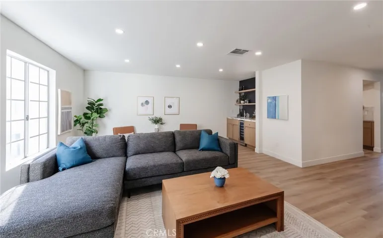 One more pic of living room area