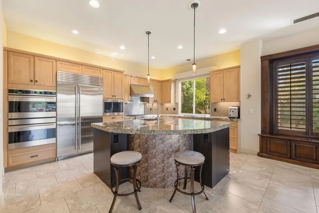 688 Mission Creek Drive, Palm Desert, California 92211 home-pic-17