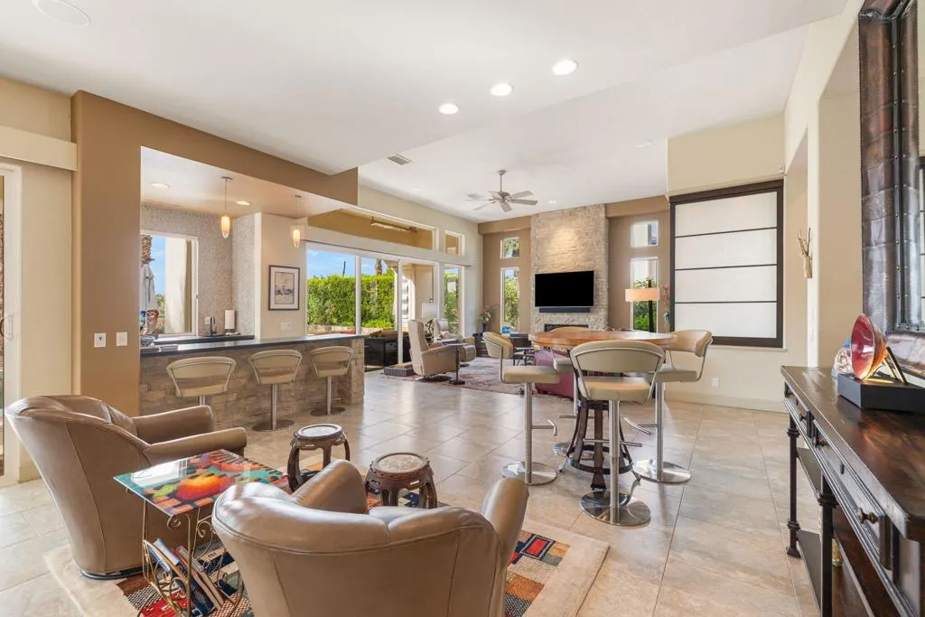 688 Mission Creek Drive, Palm Desert, California 92211 home-pic-12