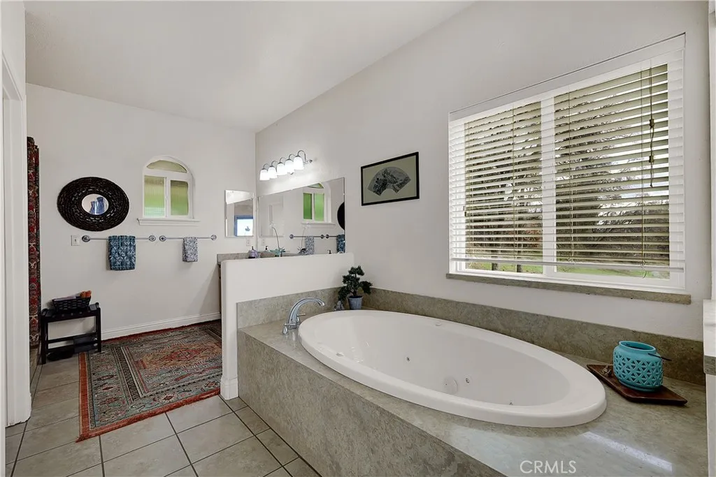 Primary bath, Jacuzzi soaking tub